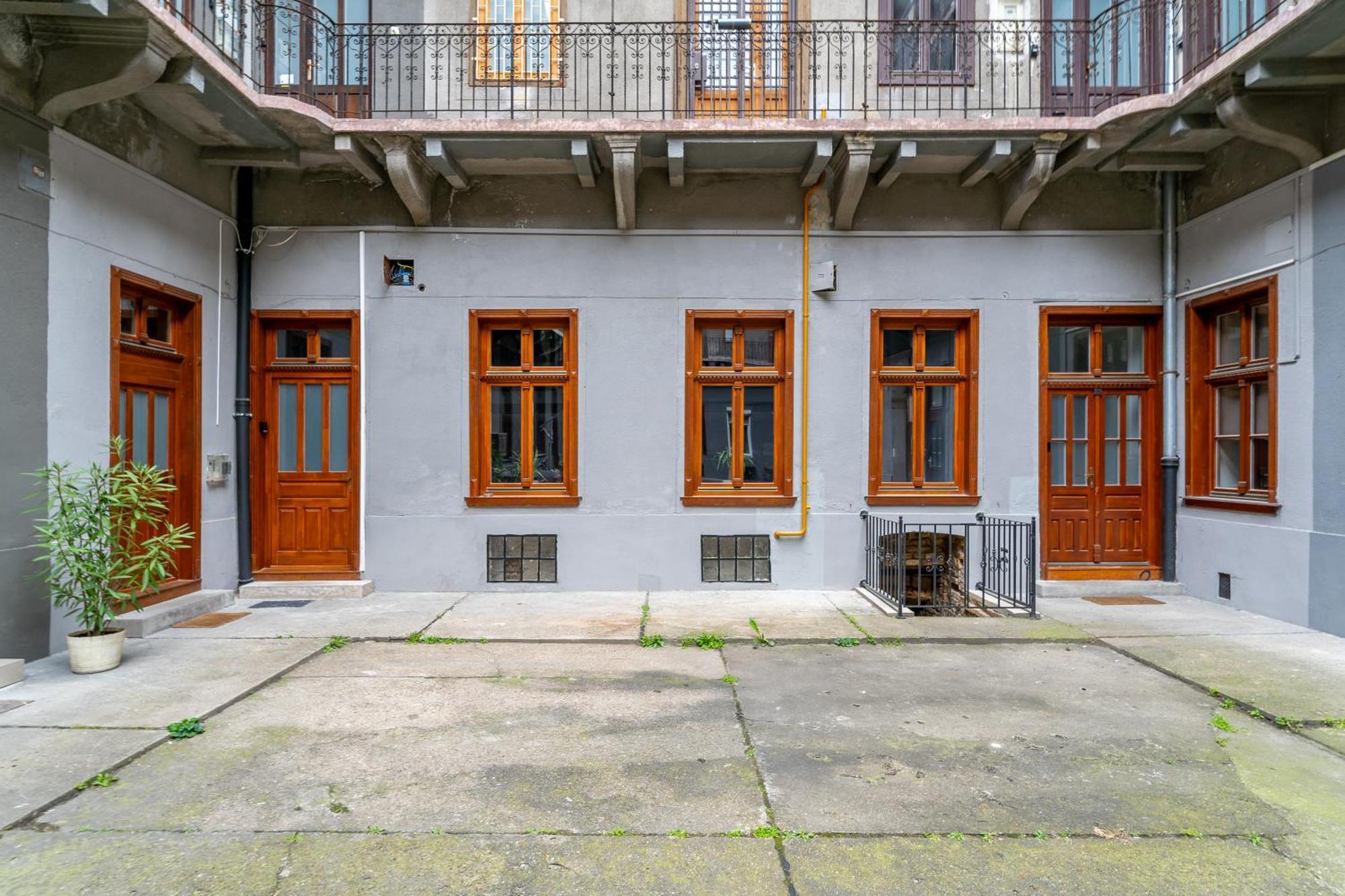 Azure Oasis In The Heart Of The City Budapest Exterior photo