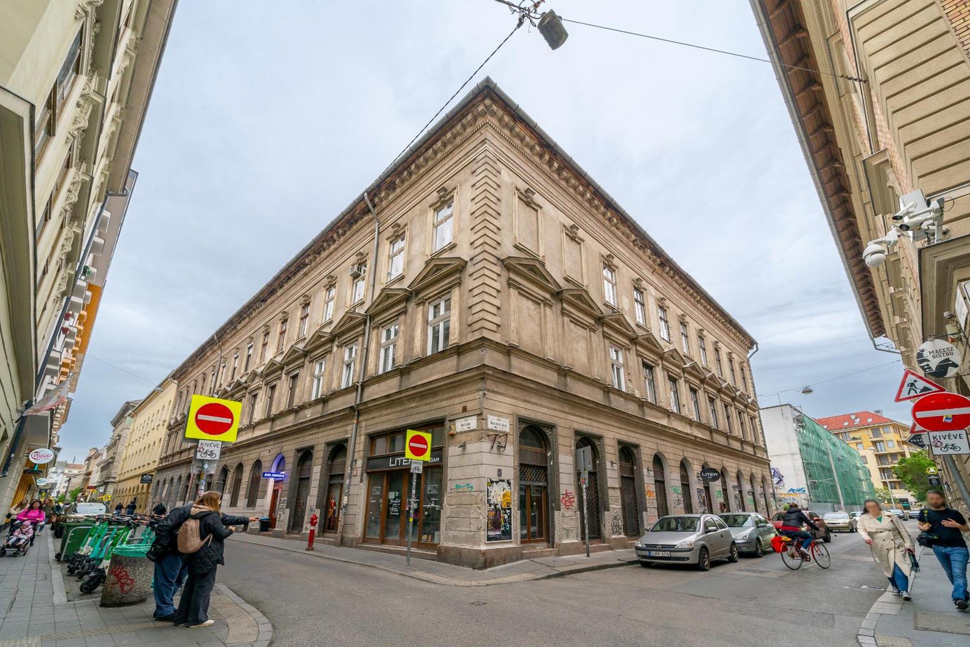 Azure Oasis In The Heart Of The City Budapest Exterior photo