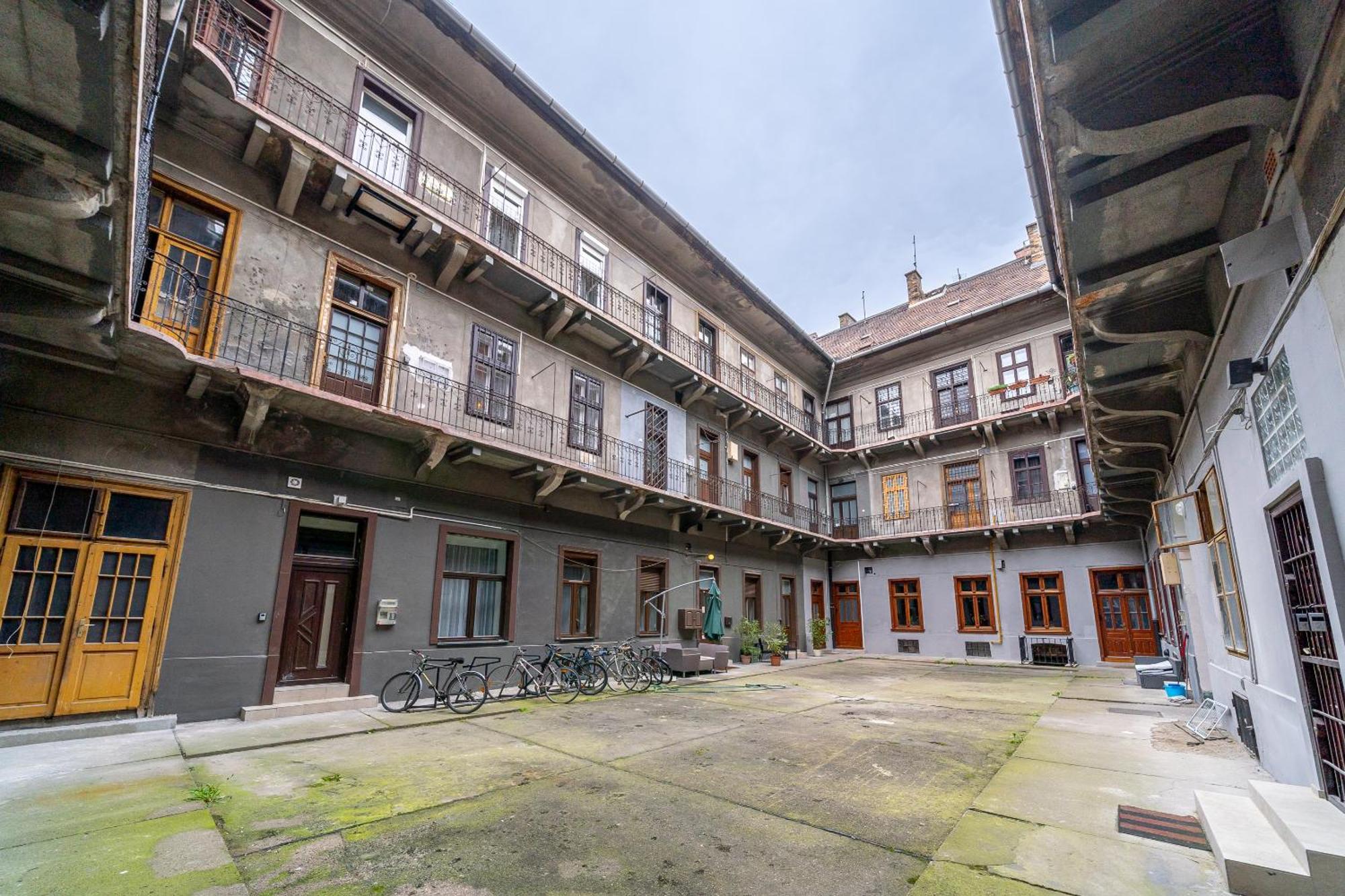 Azure Oasis In The Heart Of The City Budapest Exterior photo